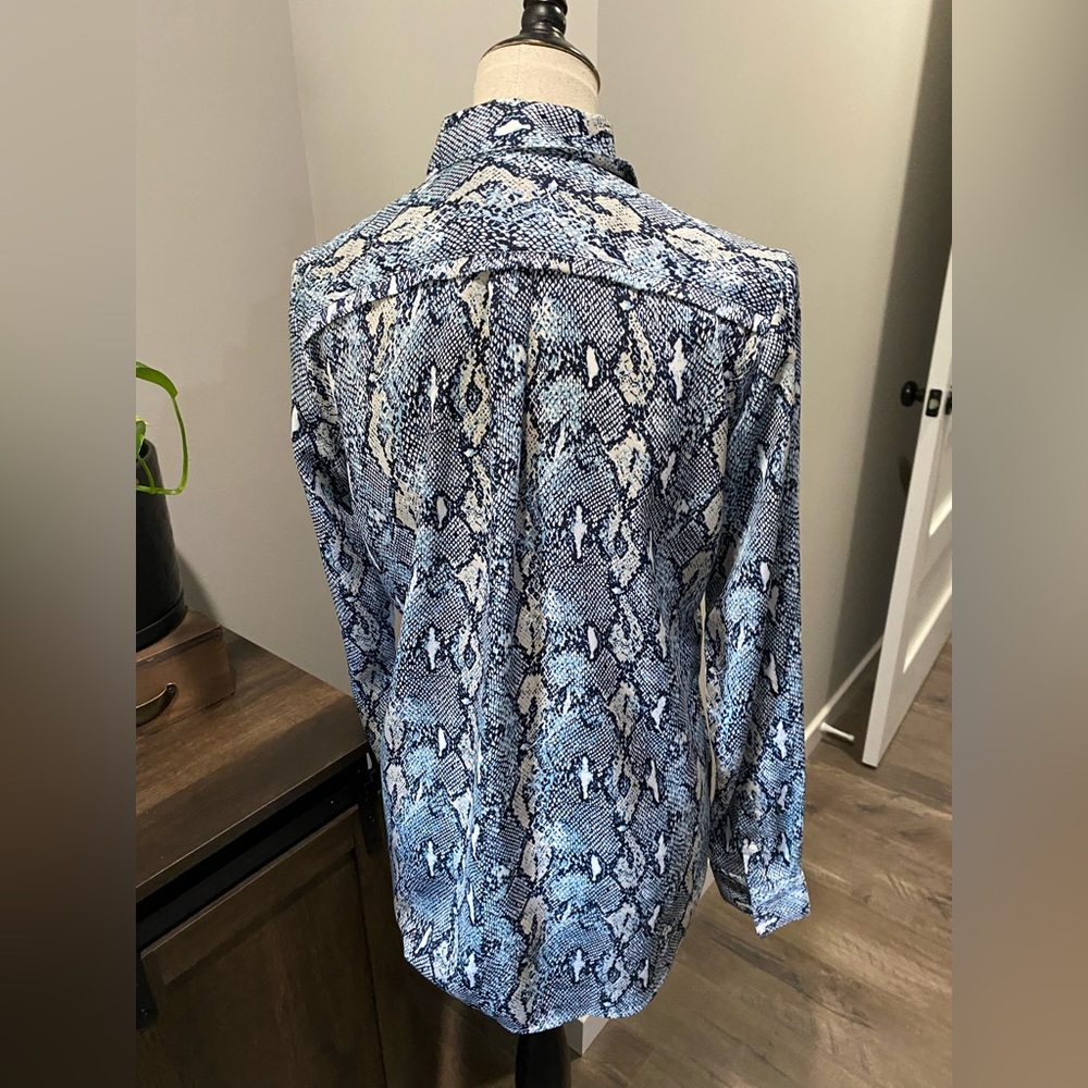 Banana Republic blouse blue snake print. Size Small Tall - Picture 7 of 16